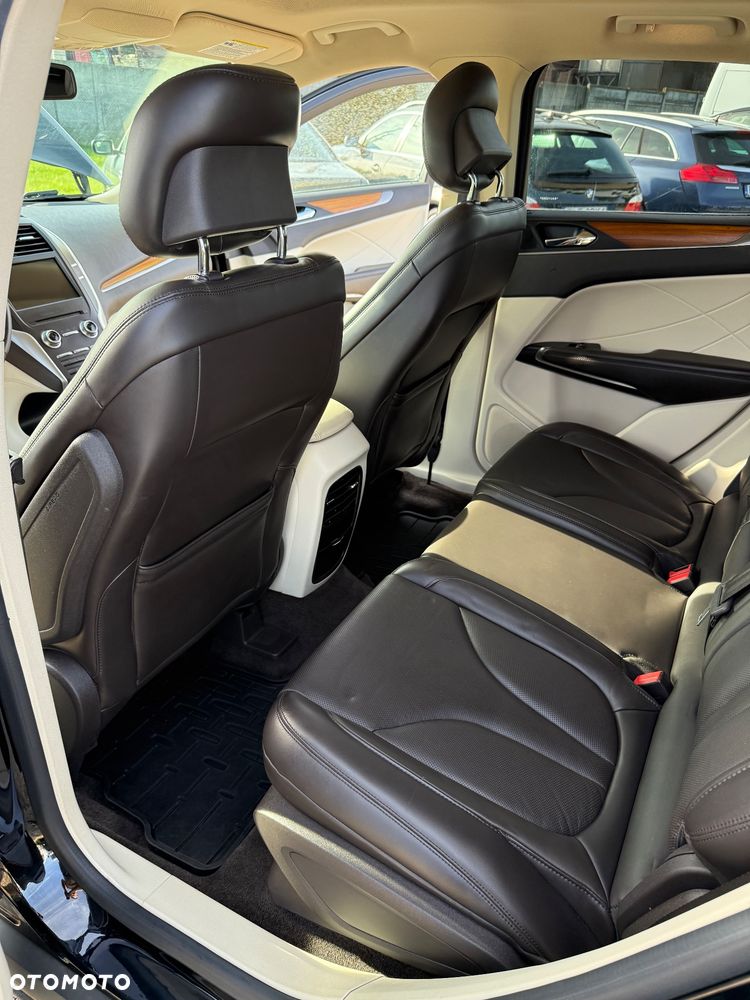 Lincoln MKC - 16