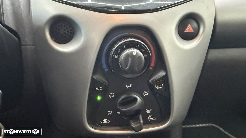 Peugeot 108 1.2 VTi Allure - 26