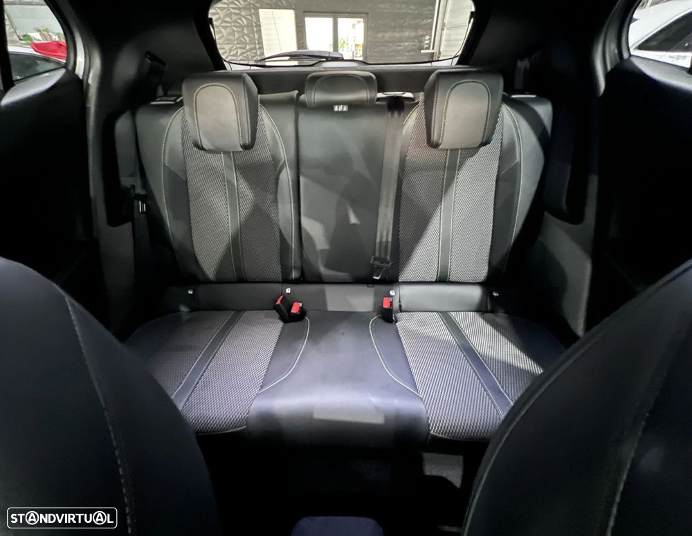 Peugeot 2008 1.2 PureTech GT EAT8 - 6