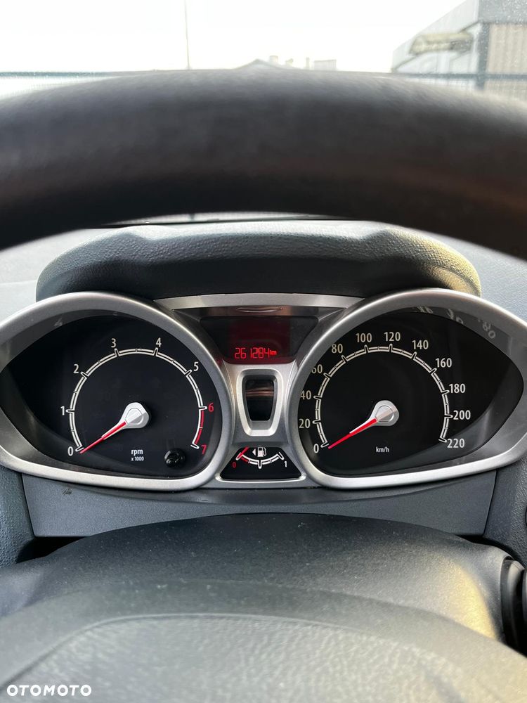 Ford Fiesta 1.4 Ghia - 38
