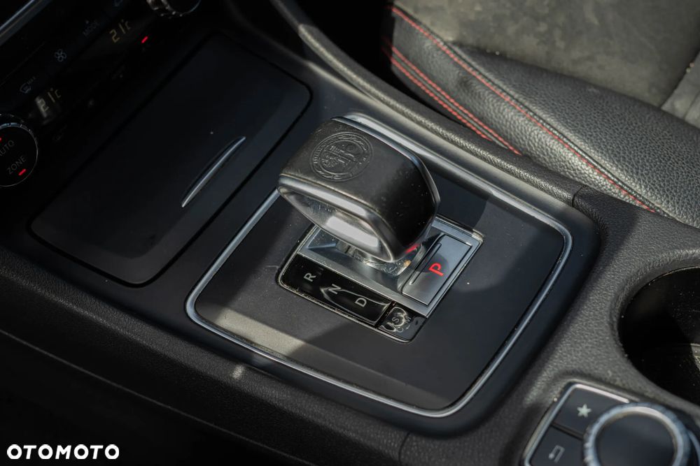 Mercedes-Benz CLA - 37