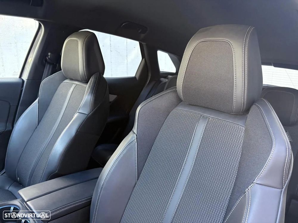 Peugeot 3008 1.6 Hybrid GT e-EAT8 - 33
