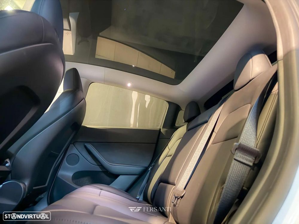 Tesla Model Y Long Range Dual Motor AWD - 16