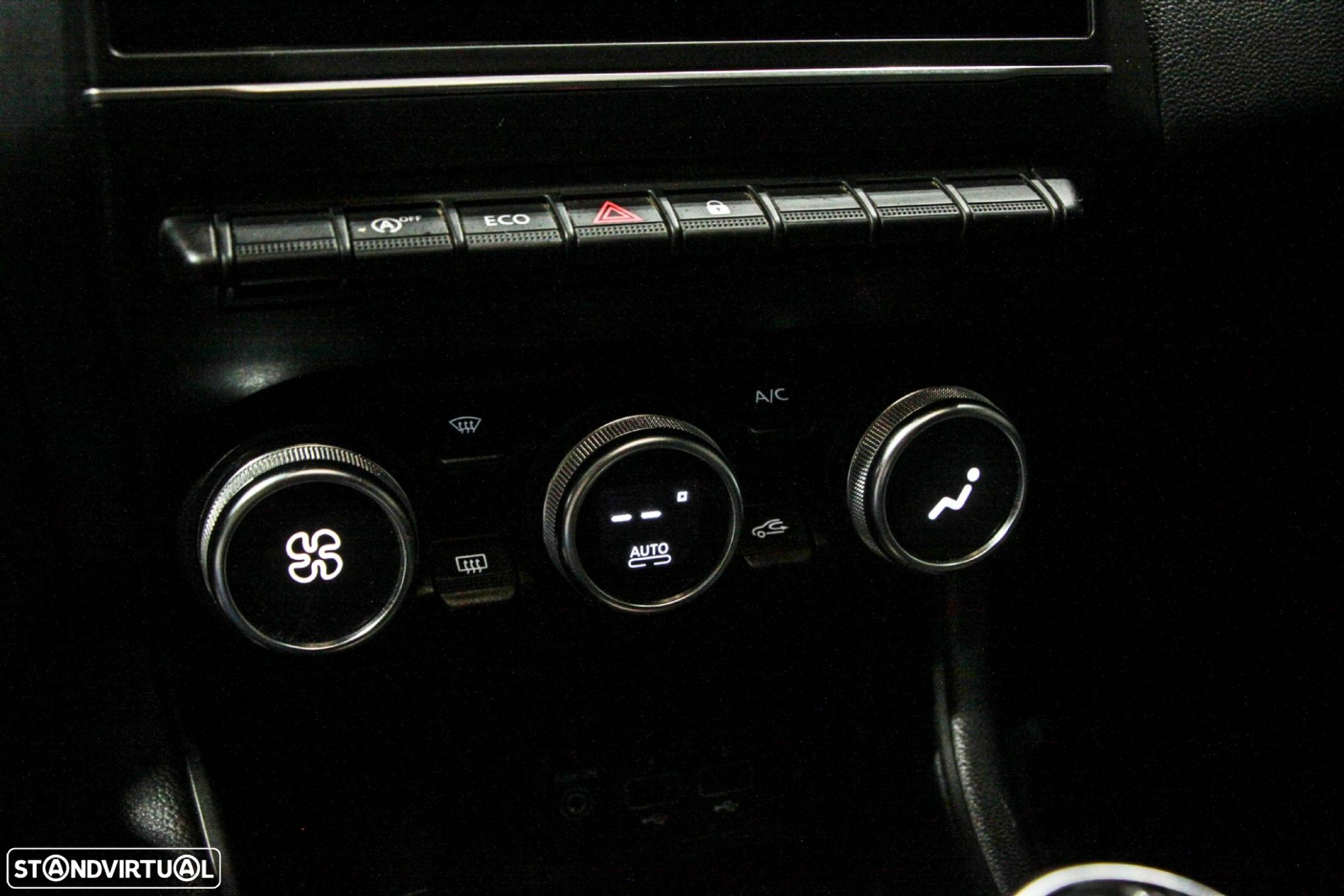 Renault Captur 1.0 TCe Exclusive - 37