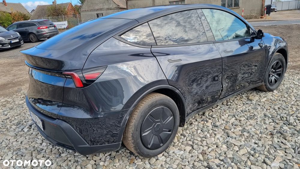 Tesla Model Y 2026 photo 3