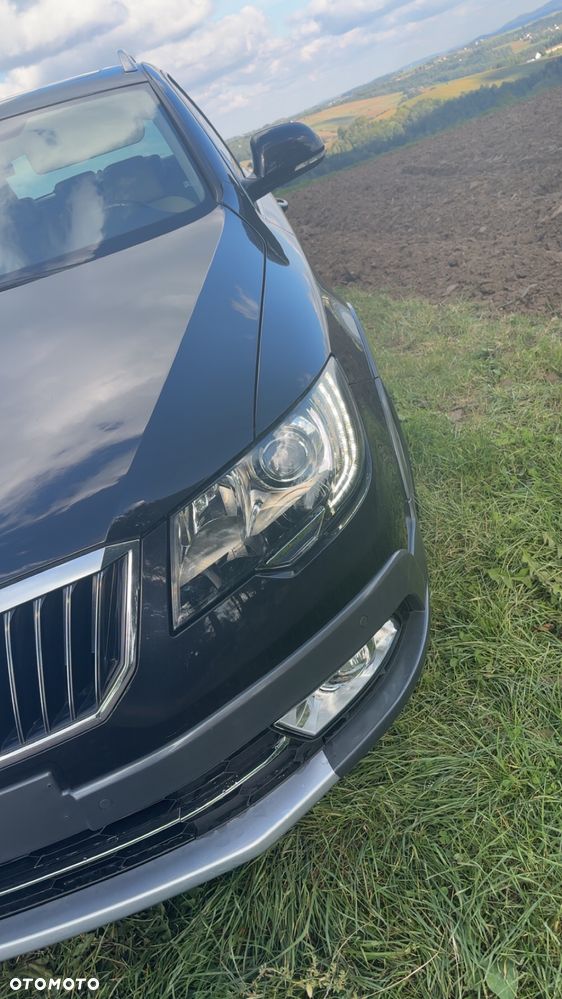 Skoda Superb 2.0 TDI 4x4 Platinum Outdoor DSG - 2