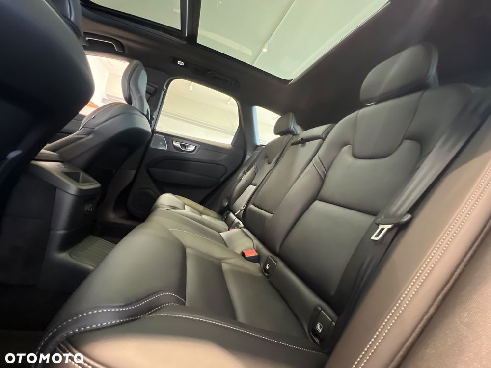 Volvo XC 60 T8 Plug-In Hybrid AWD Plus Black Edition - 24
