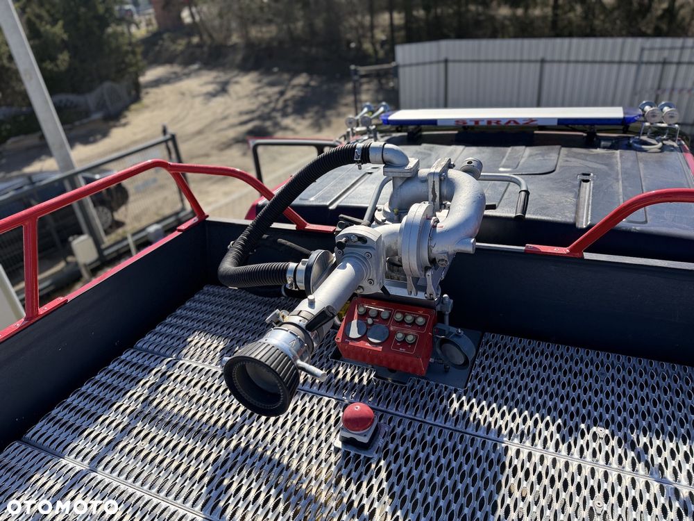 MAN Wóz strażacki CIĘŻKI Pojazd pożarniczy Straż pożarna MAN 18.284 4x4 6t wody+piana, CNBOP, działko dachowe, skrzynie dachowe, łańcuchy podrzutowe - 24