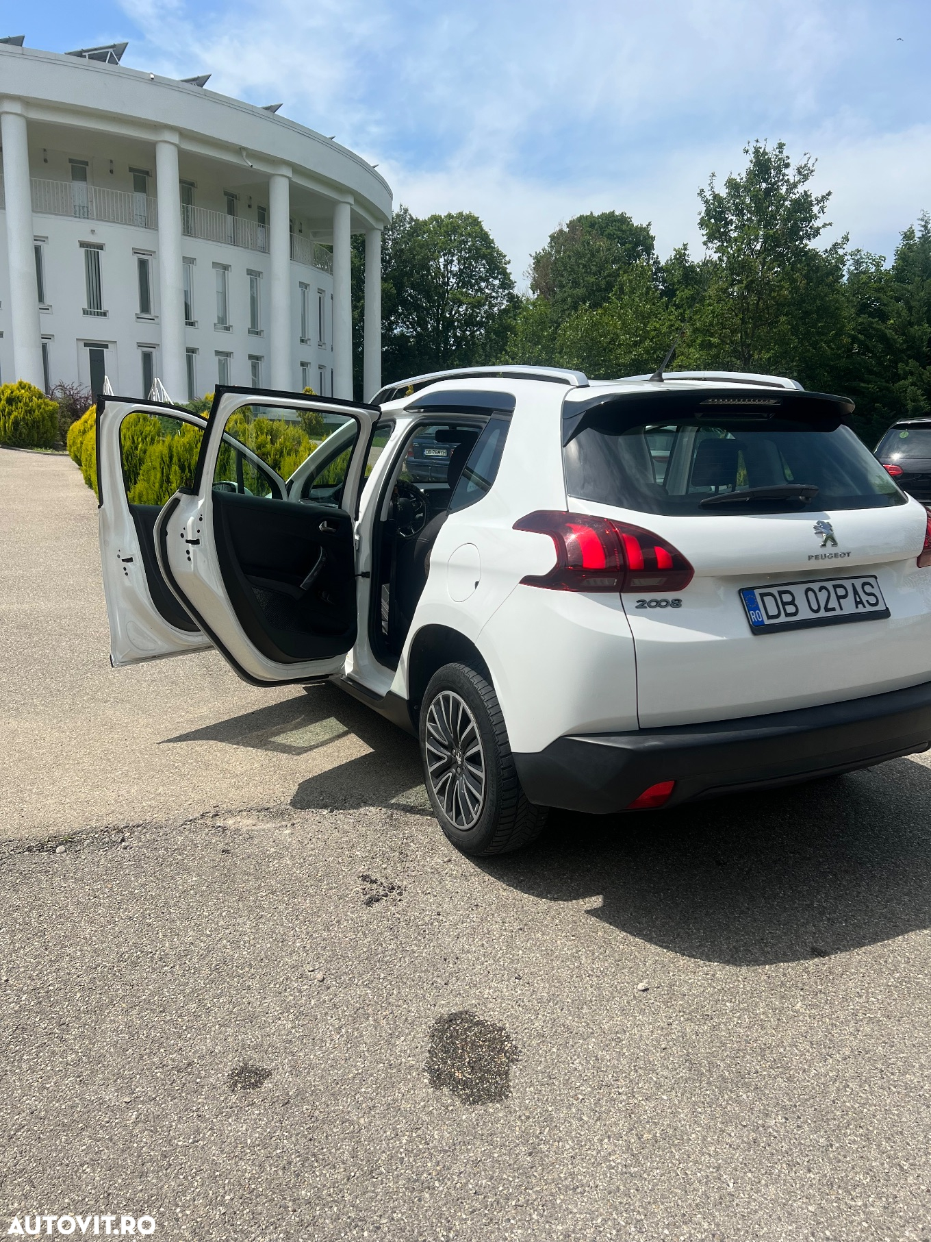 Peugeot 2008 - 8