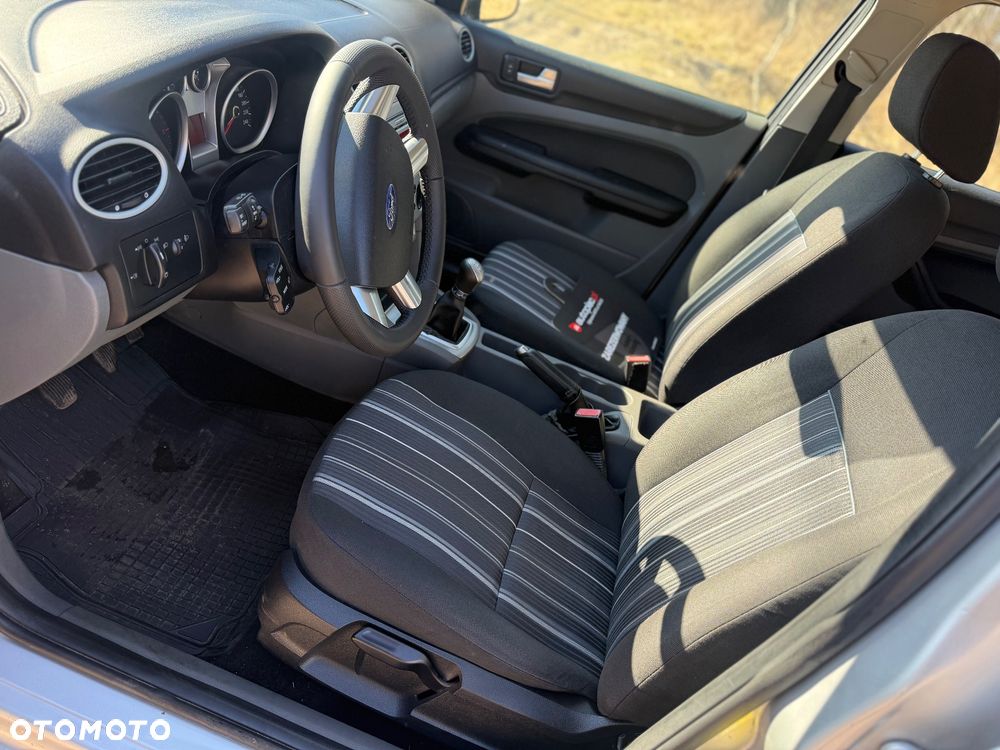 Ford Focus SW 1.6 TDCi DPF Silver Magic - 14