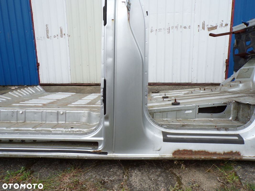 VW T5 CARAVELLE MULTIVAN 04- SŁUPEK PRAWY BOK PRAWY CIĘTY - 9