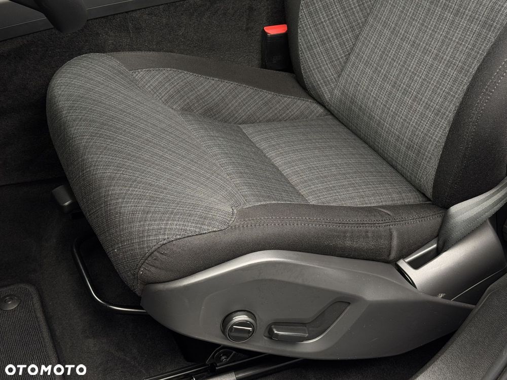 Volvo XC 60 B4 B Essential - 13