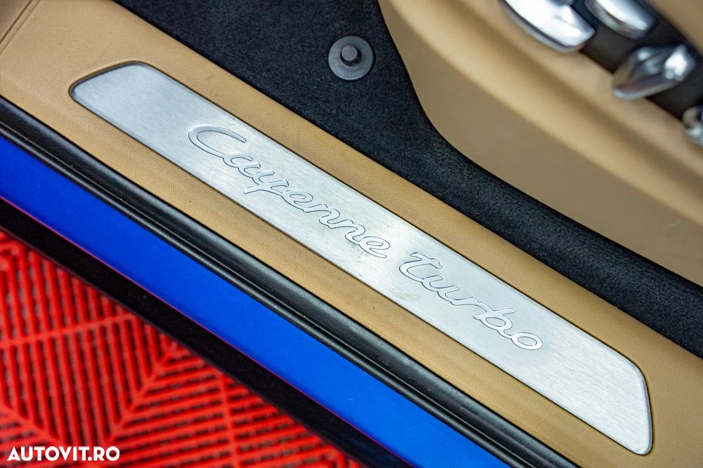 Porsche Cayenne Turbo - 11