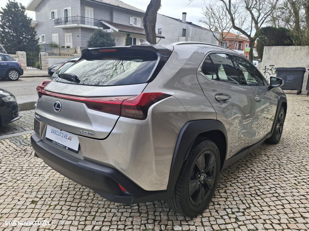 Lexus UX 250h Business - 10