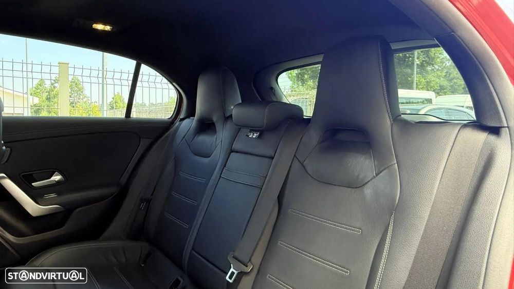 Mercedes-Benz A 250 e AMG Line - 13
