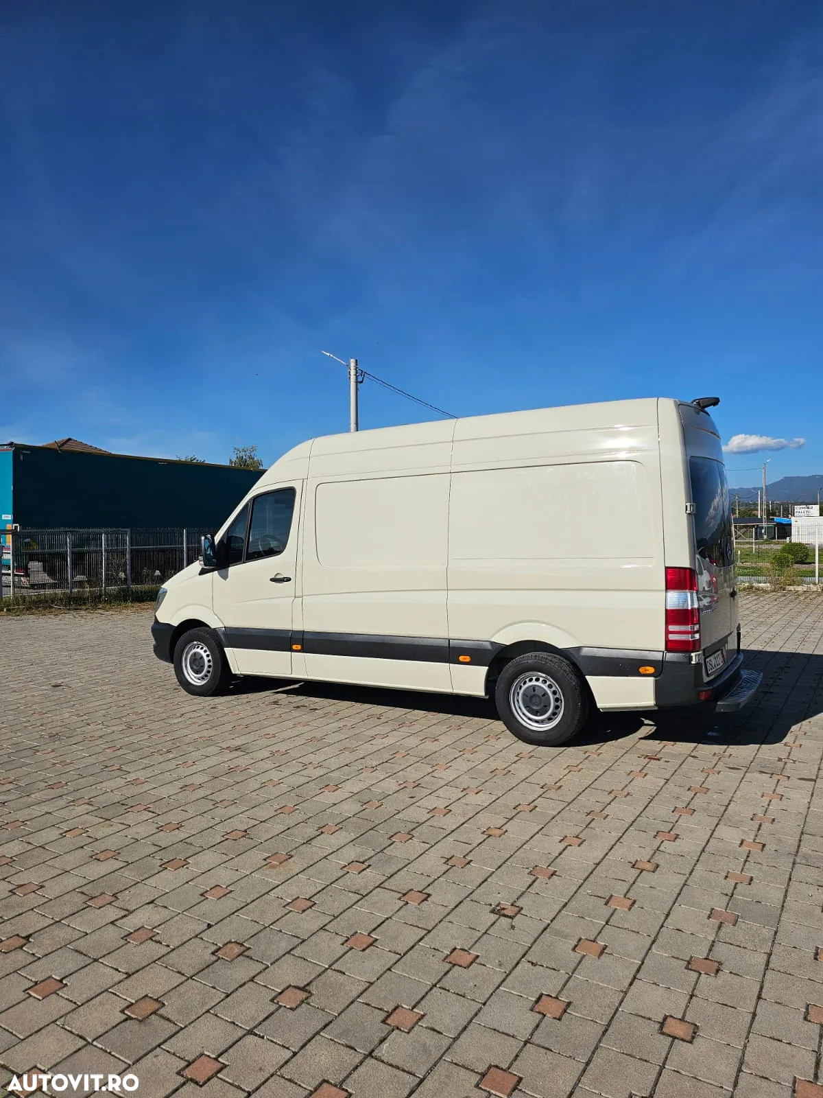 Mercedes-Benz Sprinter 316 CDI Model 2018 Climă Comenzi pe volan Pilot automat Navigație Mare Încălzire scaun șofer Scaun pe pernă aer Cameră video pe marșalier Banchetă 3 Locuri Rafturi metalice - 6