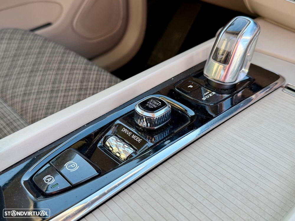 Volvo XC 60 2.0 T8 PHEV Momentum AWD - 5