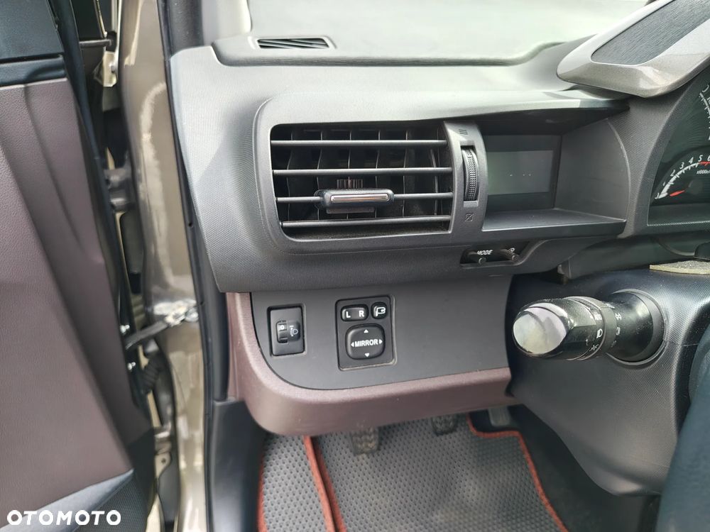 Toyota iQ 1.4 D-4D - 13