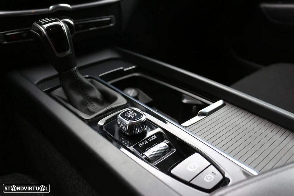 Volvo XC 60 2.0 D3 Momentum Plus - 21