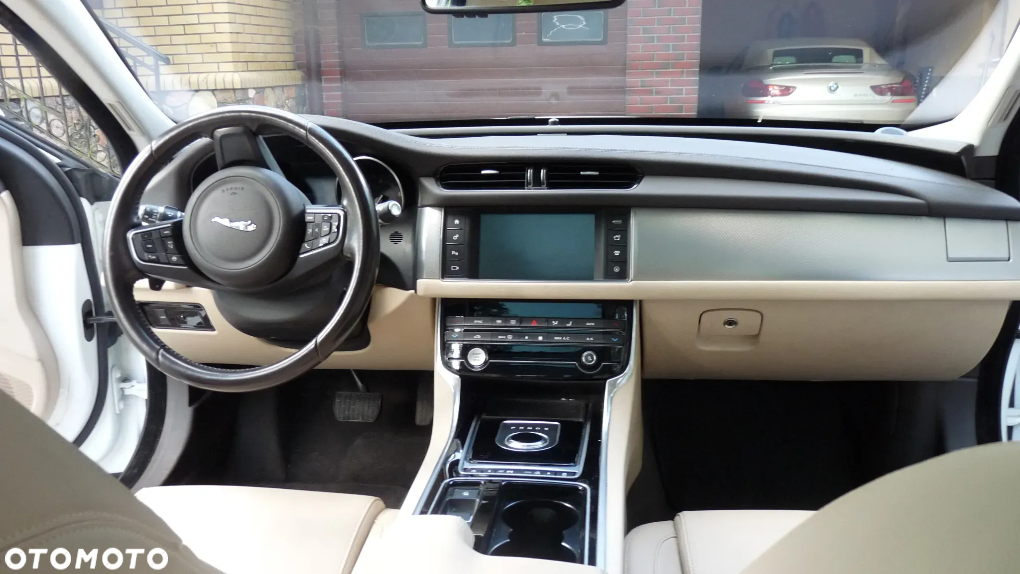 Jaguar XF 35t AWD Portfolio - 15
