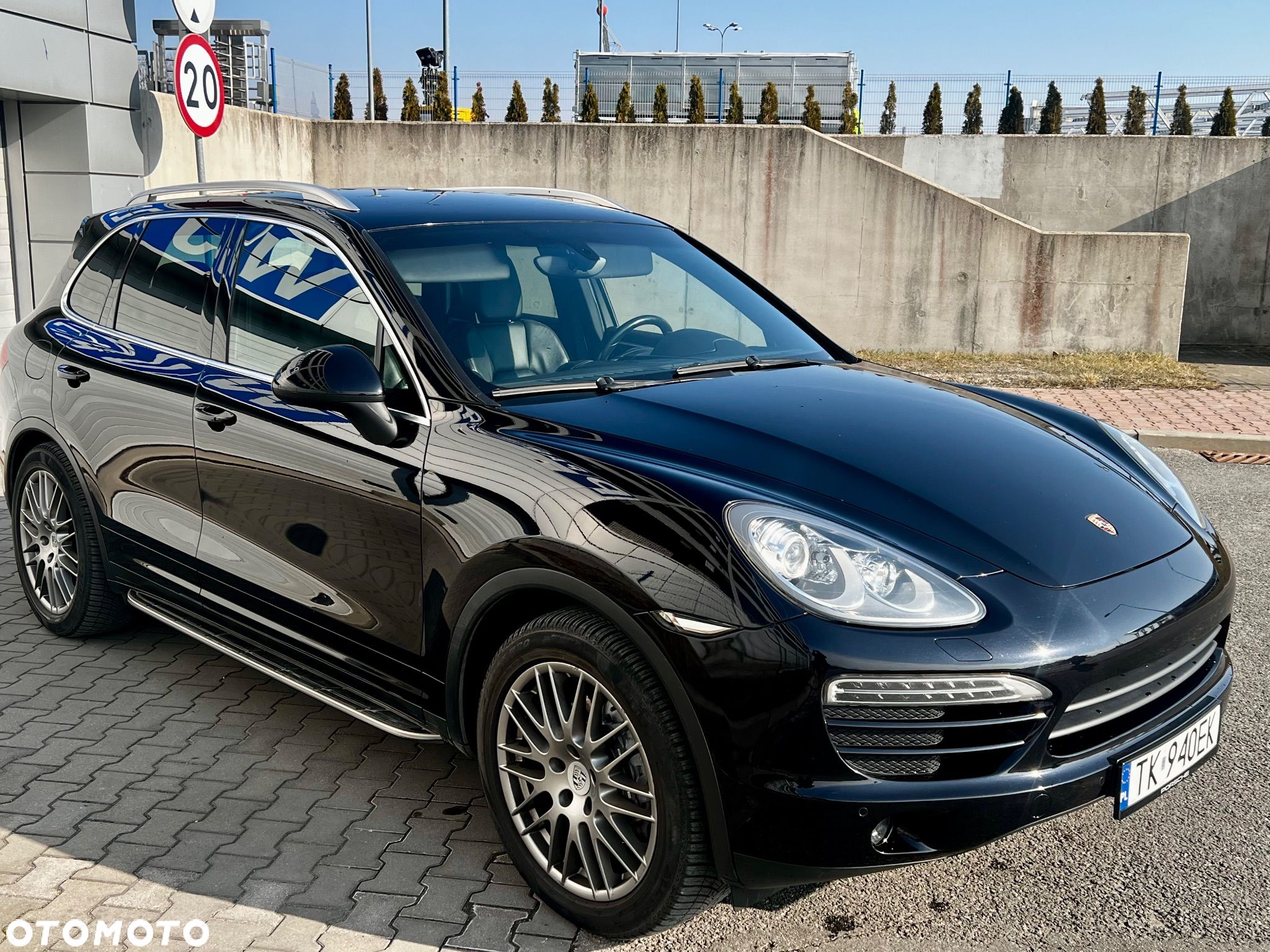 Porsche Cayenne - 1