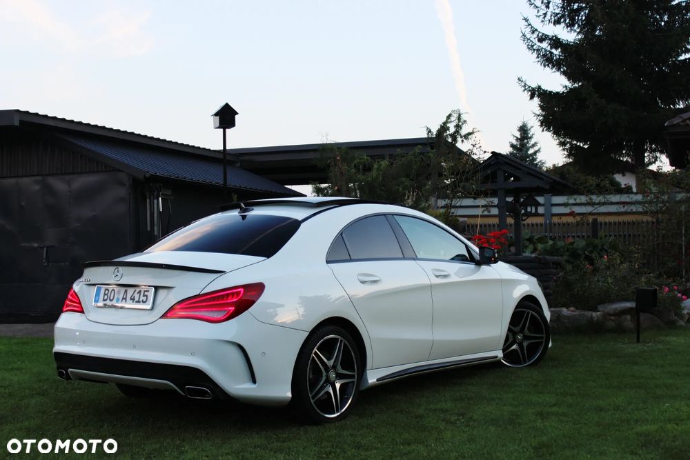 Mercedes-Benz CLA 200 7G-DCT AMG Line - 10