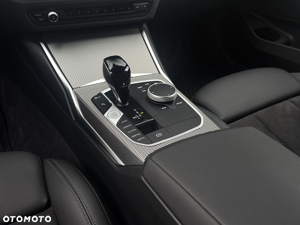 BMW Seria 3 320d xDrive - 17