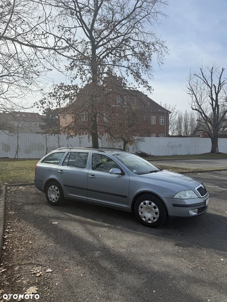 Skoda Octavia 1.6 FSI Ambiente - 6
