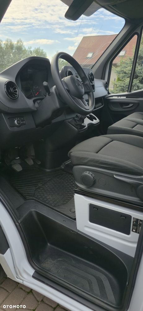 Mercedes-Benz Sprinter - 13