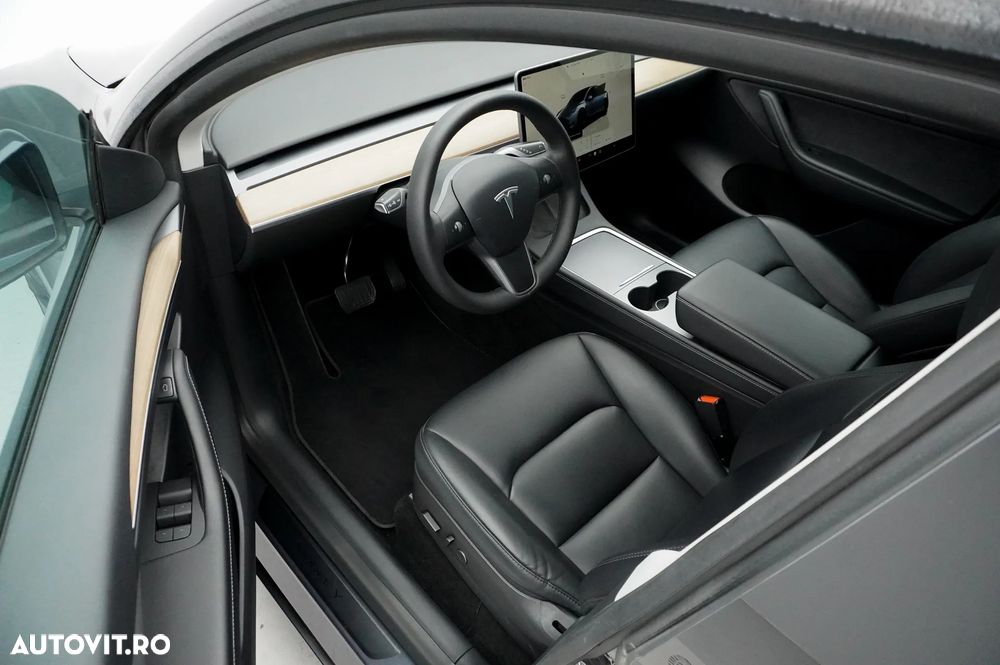 Tesla Model Y AWD Long Range - 8