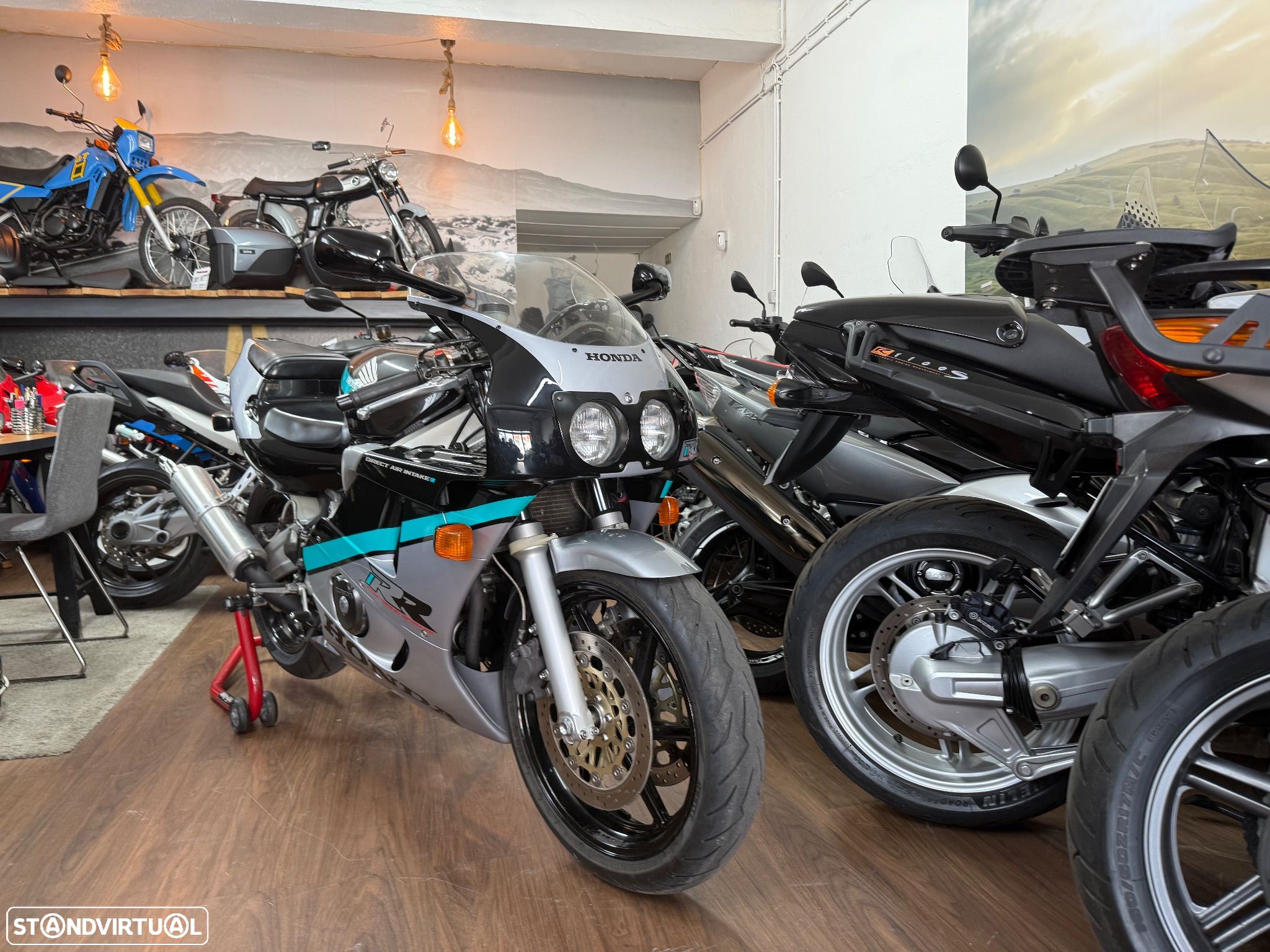 Honda CBR 400 RR - 1