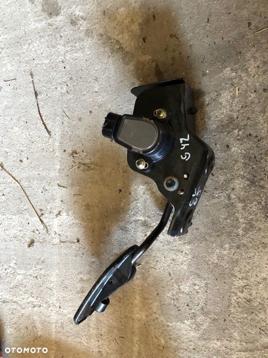 Pedał gazu Toyota Corolla Verso 05r