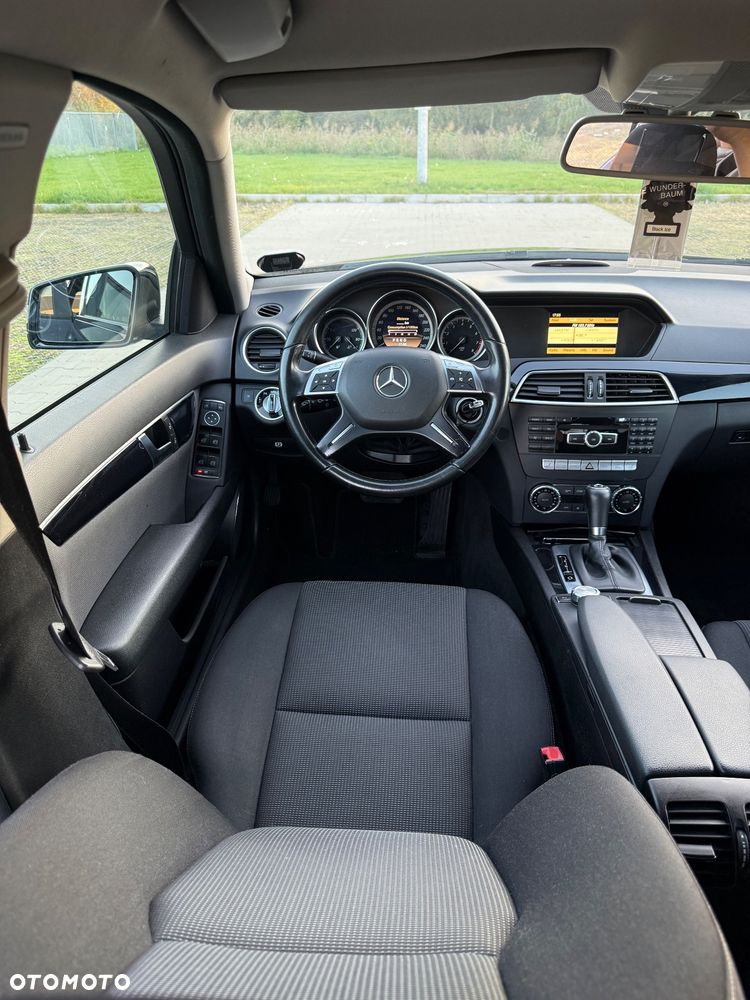 Mercedes-Benz Klasa C 180 CGI Automatik BlueEFFICIENCY - 25
