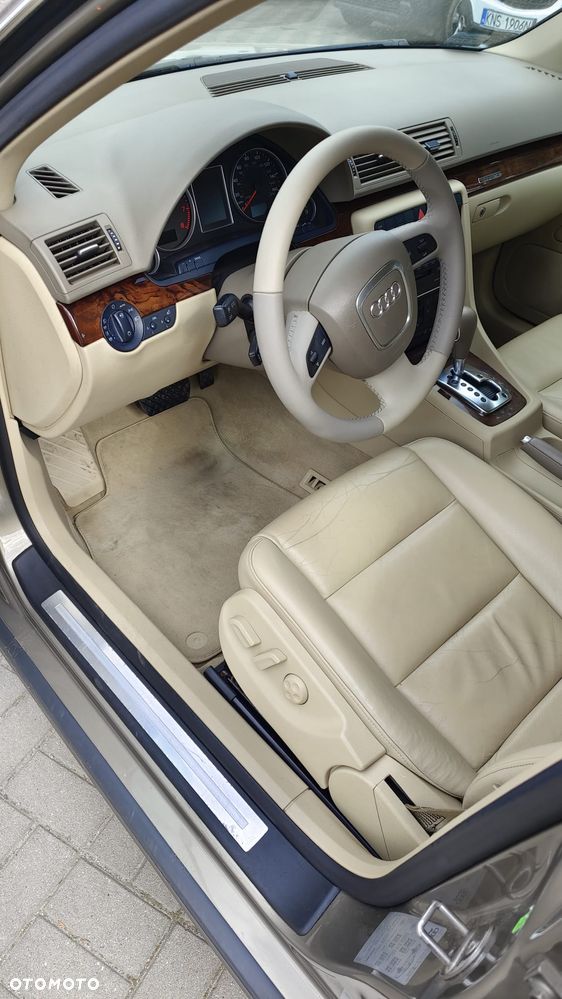 Audi A4 Limousine 2.0 T FSI multitronic - 33