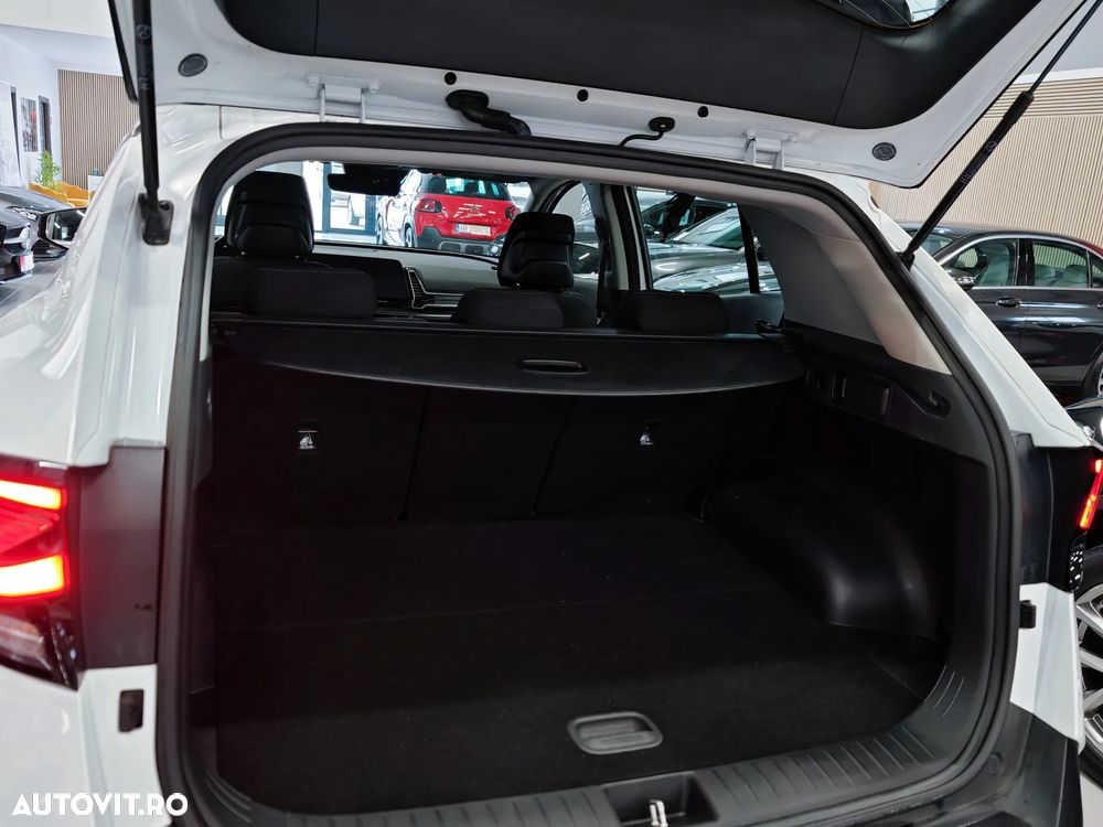 Kia Sportage 1.6 T-GDI HEV 6AT 4x2 Business Line - 31