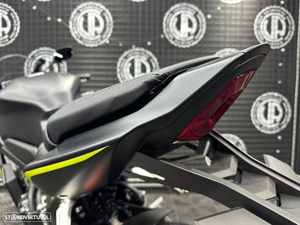 Honda CBR 650R E-CLUTCH 2026 - 9