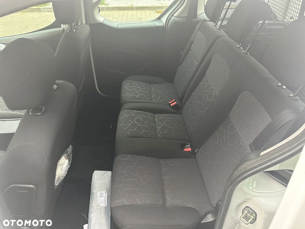 Peugeot Partner 98 VTi Style - 24