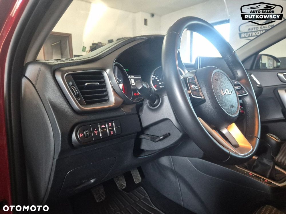 Kia Ceed 1.5 T-GDI M - 11