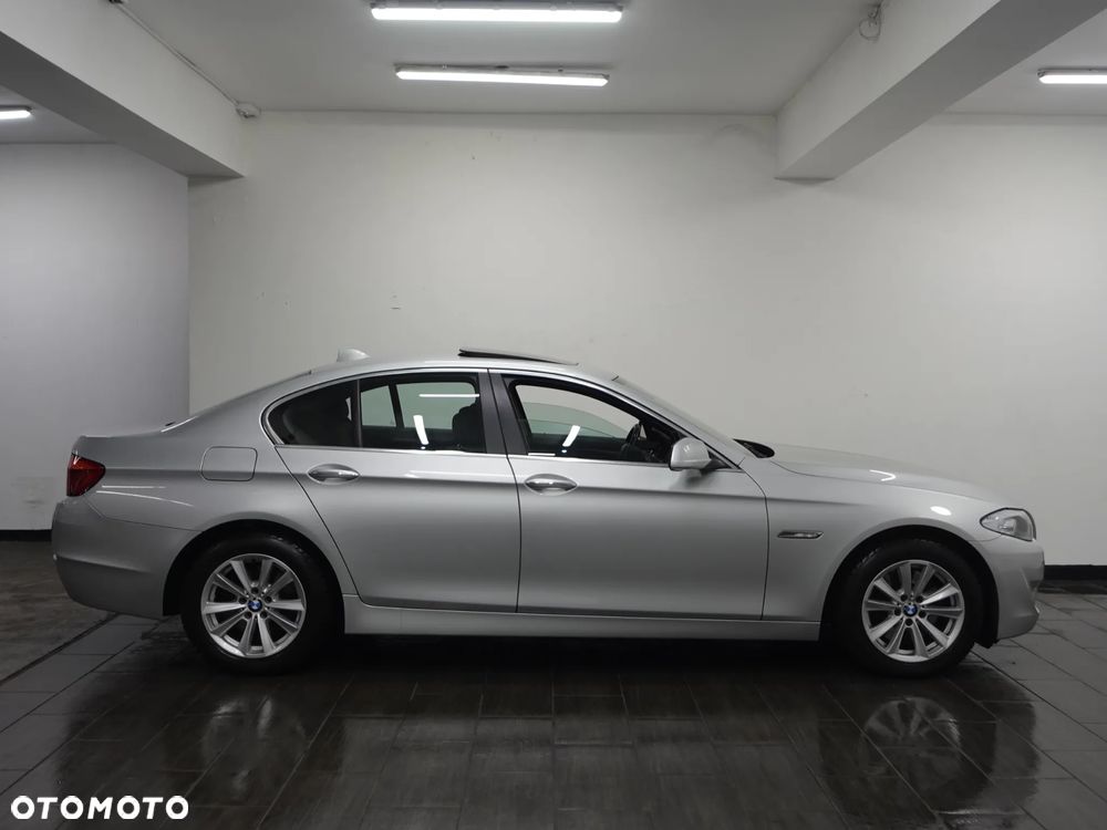 BMW Seria 5 528i - 10