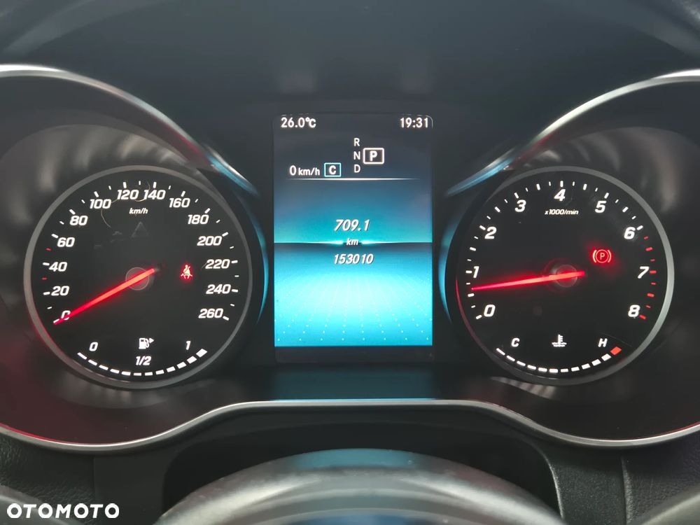 Mercedes-Benz GLC 300 4Matic 9G-TRONIC AMG Line Plus - 21