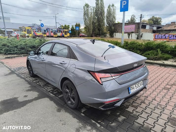 Hyundai Elantra - 2