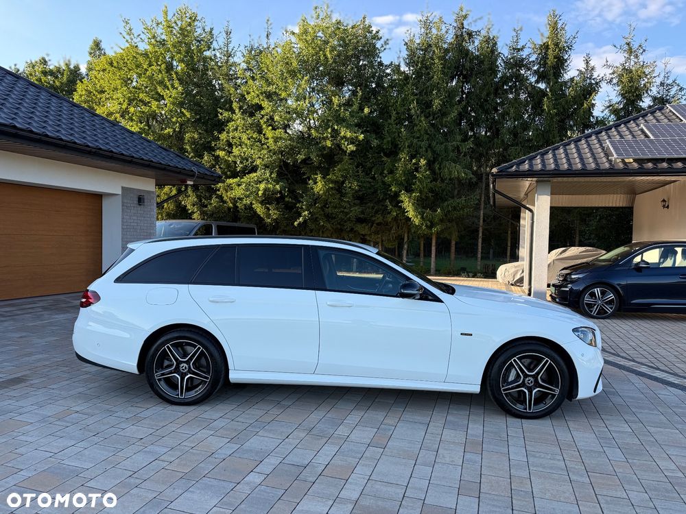 Mercedes-Benz Klasa E 300 de AMG - 23