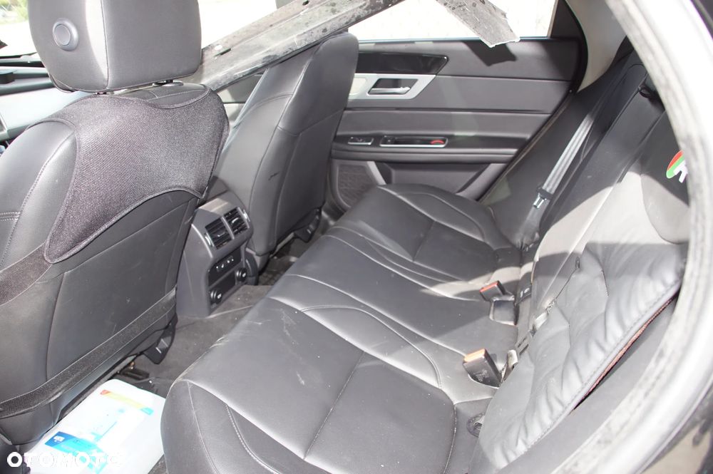 Auto na części 692106889 Jaguar XF X260 2017 2.0 d aj200 204DTA 180 km skrzynia ZF 8HP45 Santorini Black drzwi prawe błotnik lampa grill silnik skrzynia biegów klapa fotele lampy dpf  szyba lusterko deska wybierak pokrętło selektor skup aut - 3