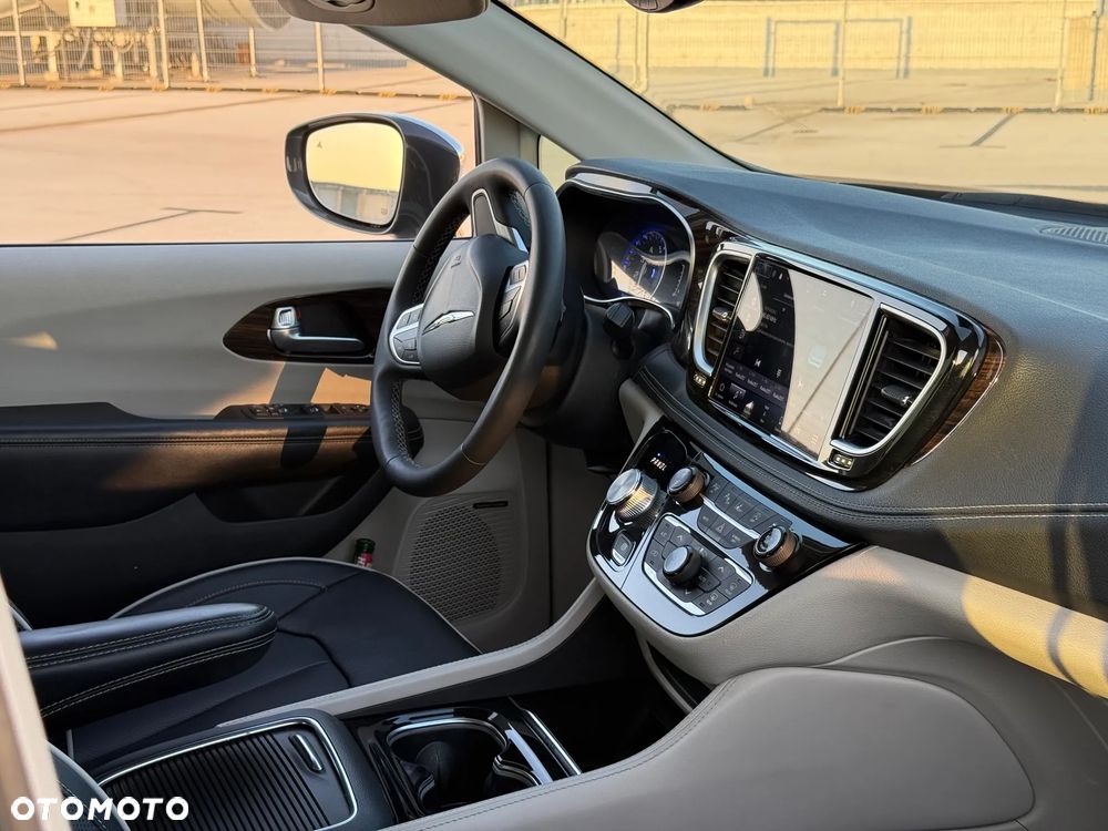 Chrysler Pacifica - 8