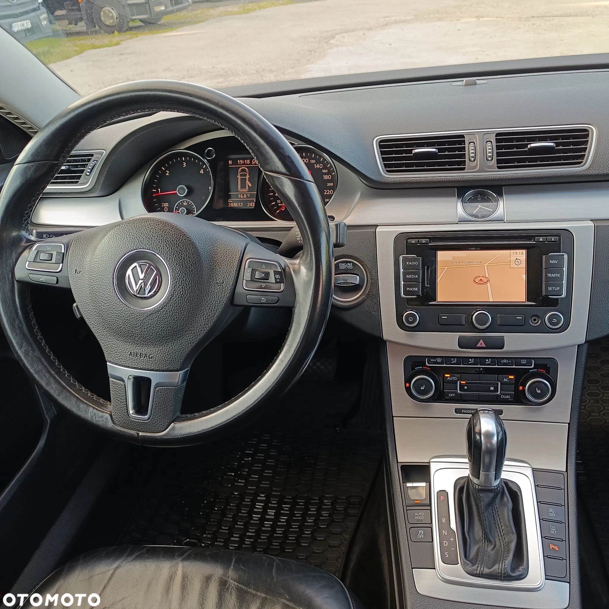 Volkswagen Passat 2.0 TDI Comfortline DSG - 11