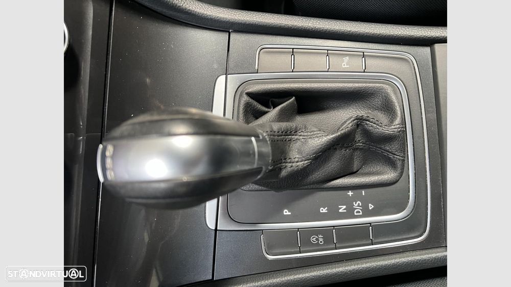 VW Golf 1.6 TDI Confortline DSG - 21