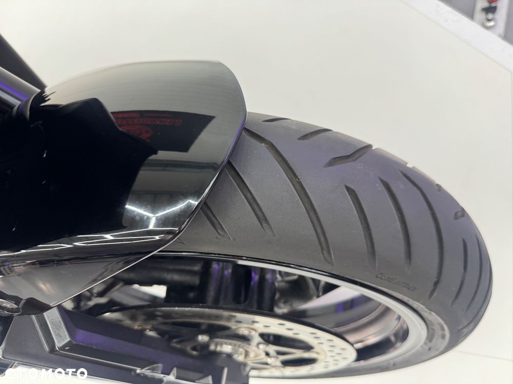 Suzuki GSX - 23