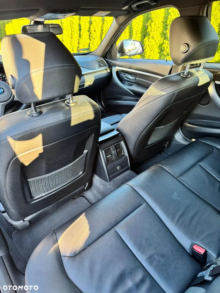 BMW Seria 3 330i xDrive M Sport Shadow - 12