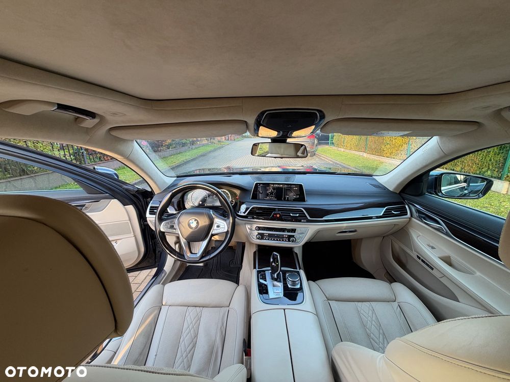BMW Seria 7 750i xDrive - 14
