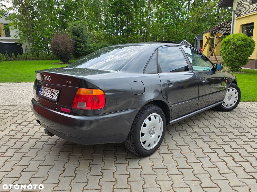 Audi A4 Limousine - 13